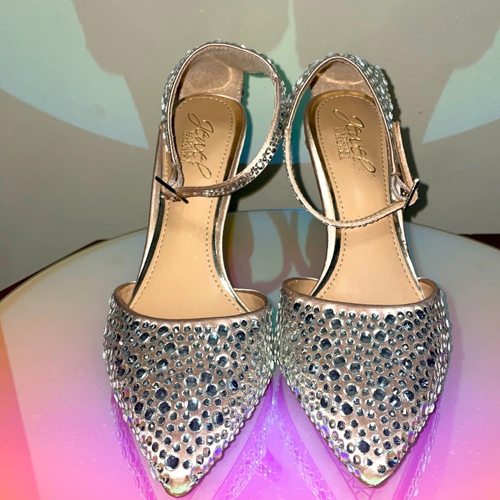 Jewel By Badgley Mischka Size: 7
